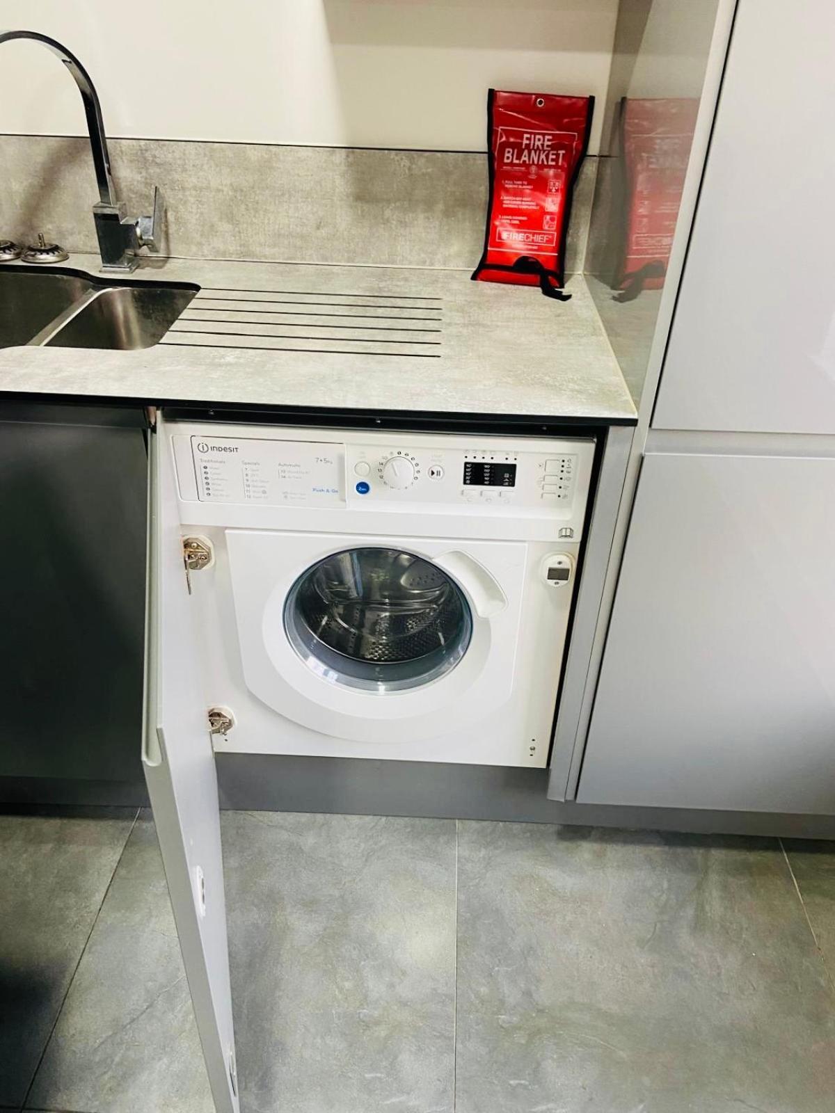 Modern Flat With Free Parking Close To Birmingham Centre Exterior foto
